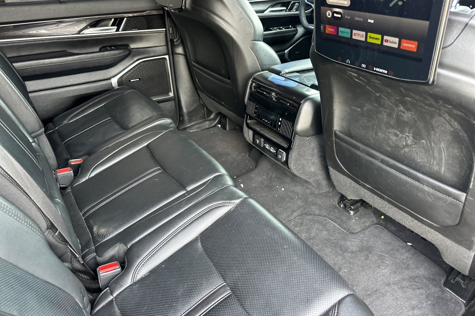 2023 Jeep Wagoneer Base