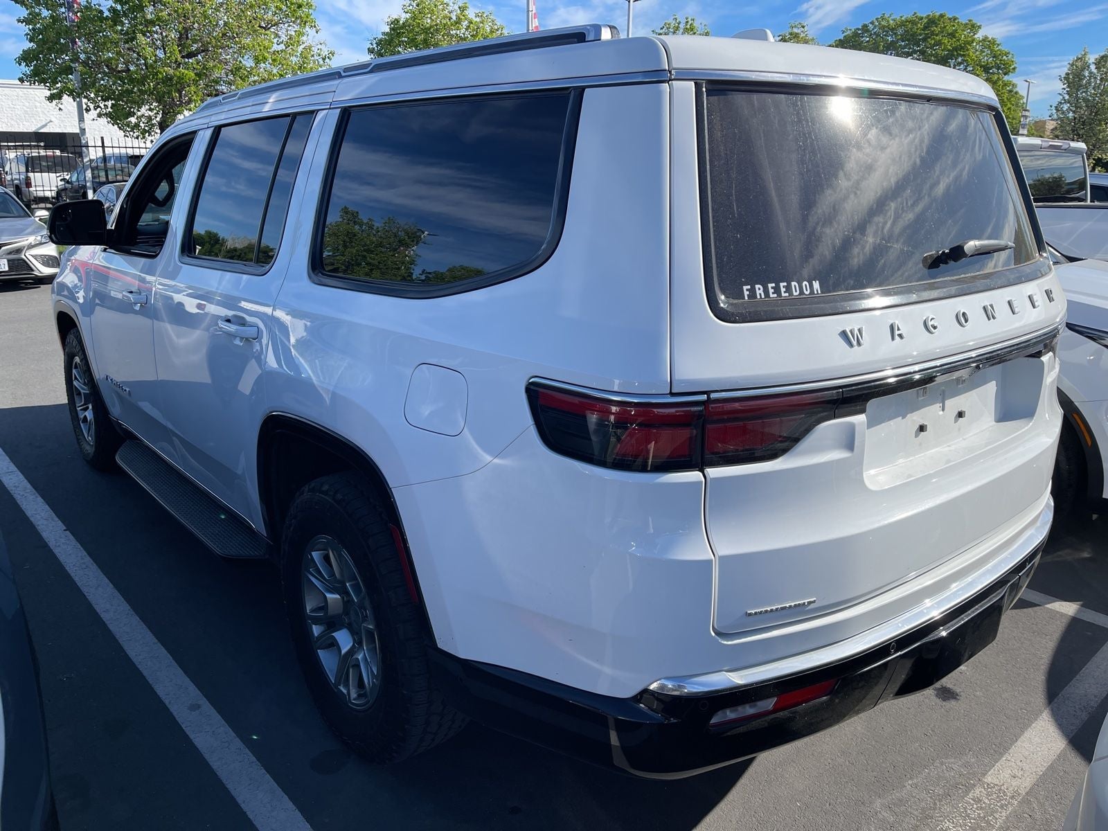 2023 Jeep Wagoneer Base