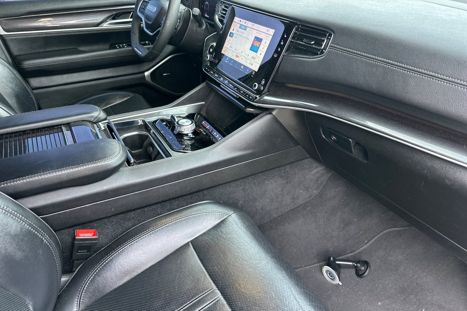 2023 Jeep Wagoneer Base