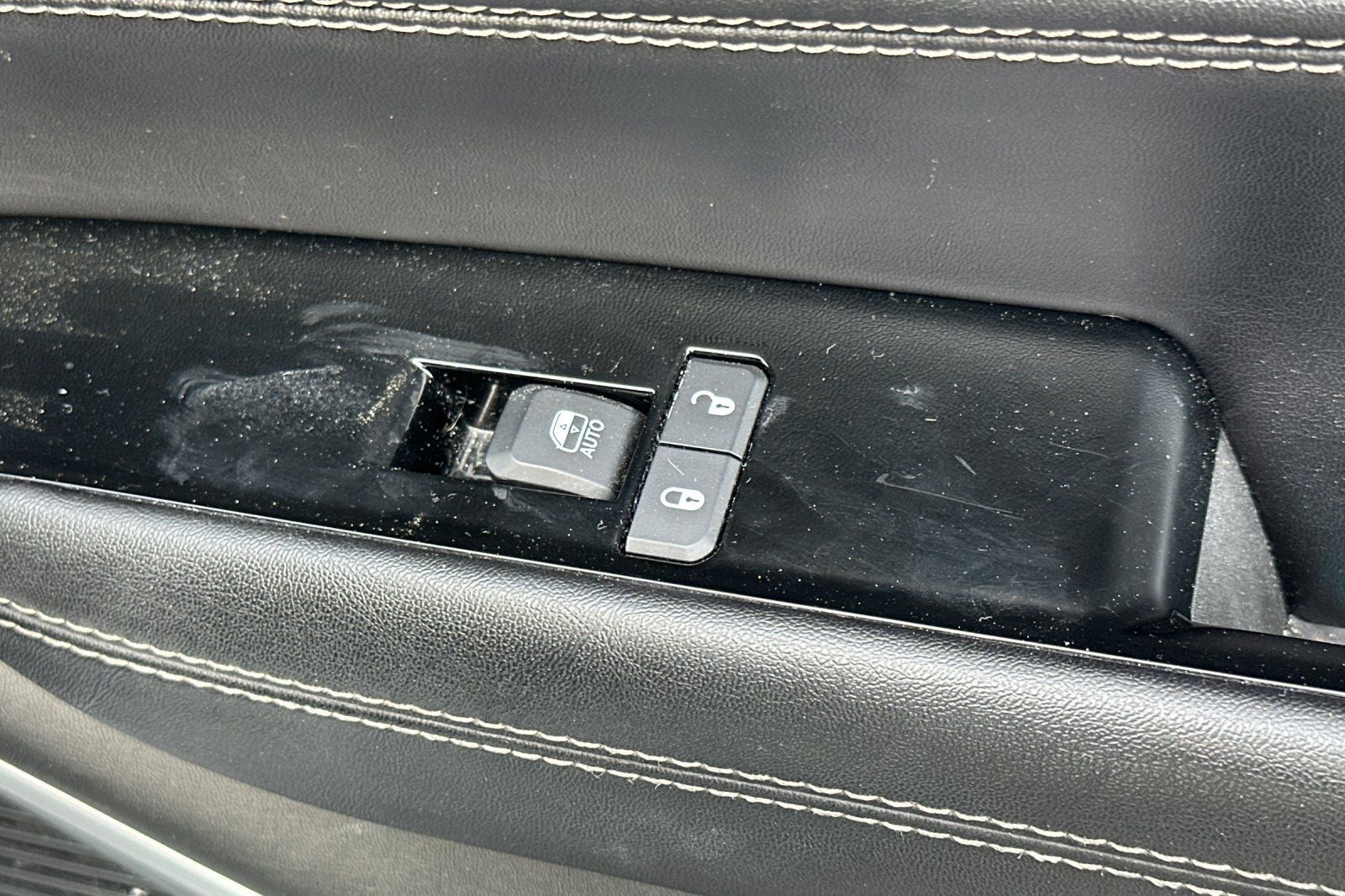 2023 Jeep Wagoneer Base