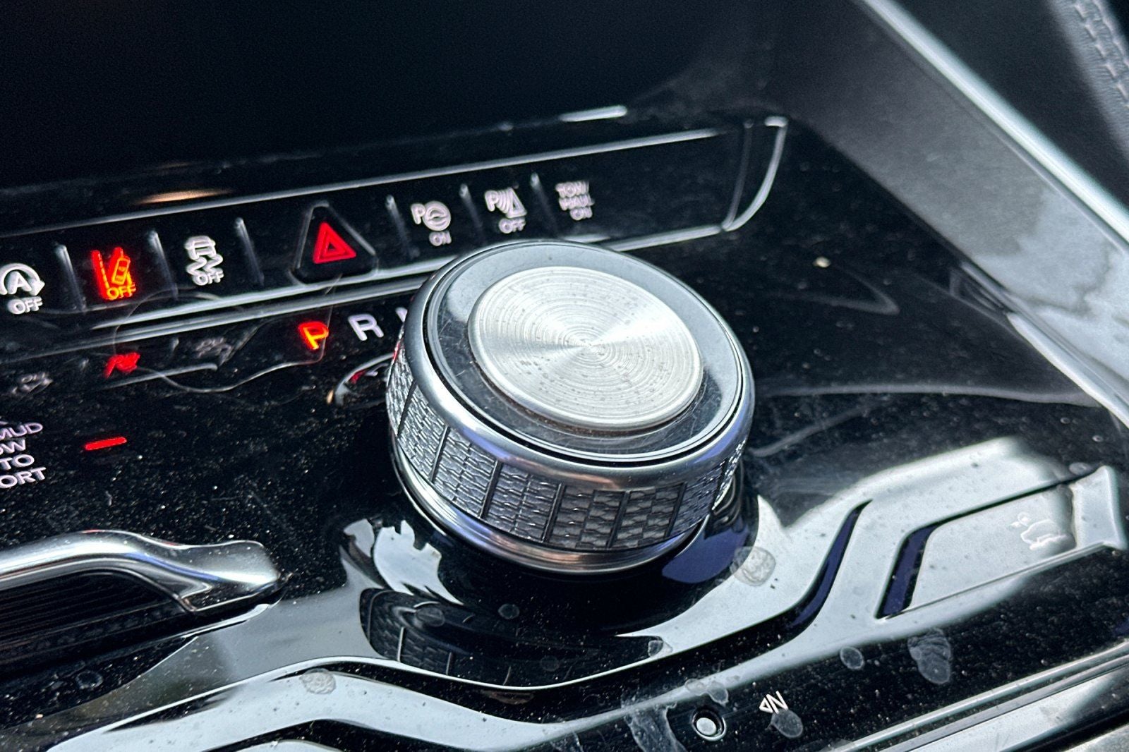 2023 Jeep Wagoneer Base