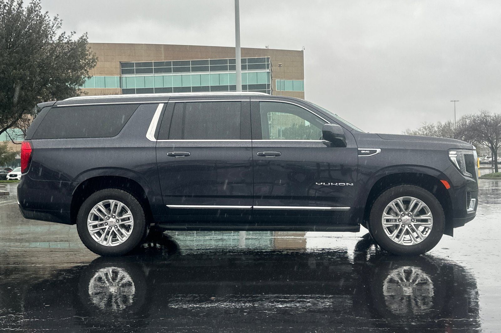 2024 GMC Yukon XL SLT