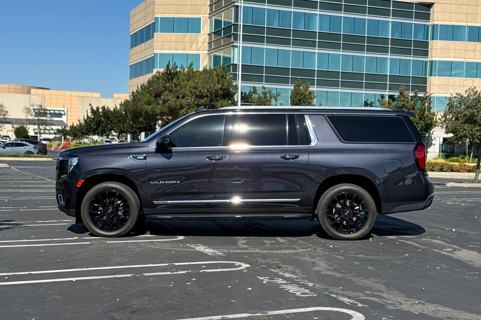 2023 GMC Yukon XL SLT