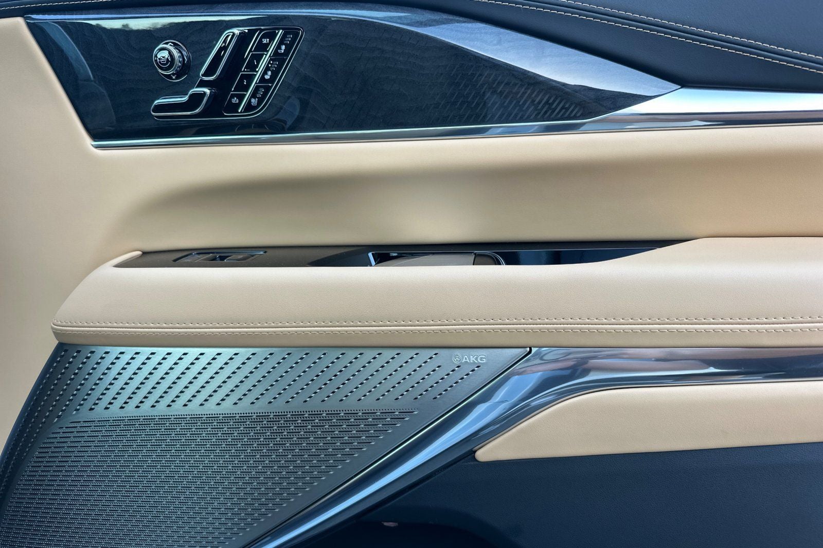 2026 Cadillac ESCALADE IQL Premium Sport