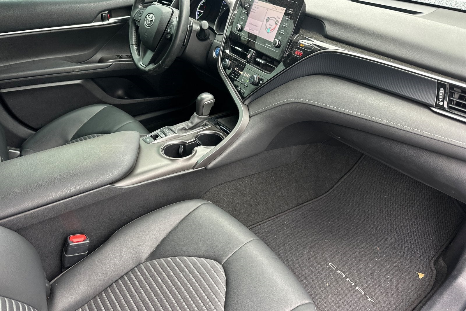 2022 Toyota Camry Hybrid SE