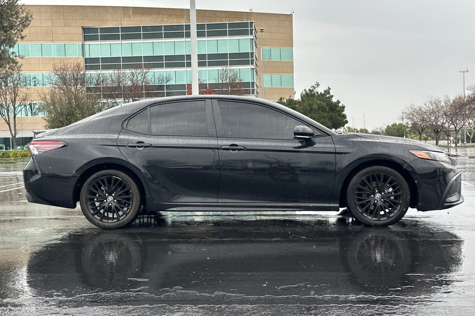 2022 Toyota Camry Hybrid SE