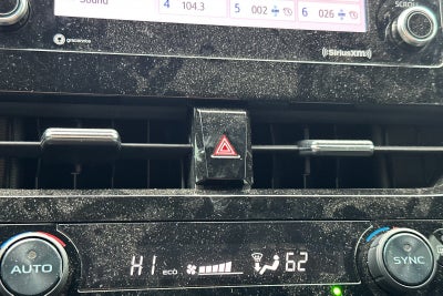 2022 Toyota Camry Hybrid SE