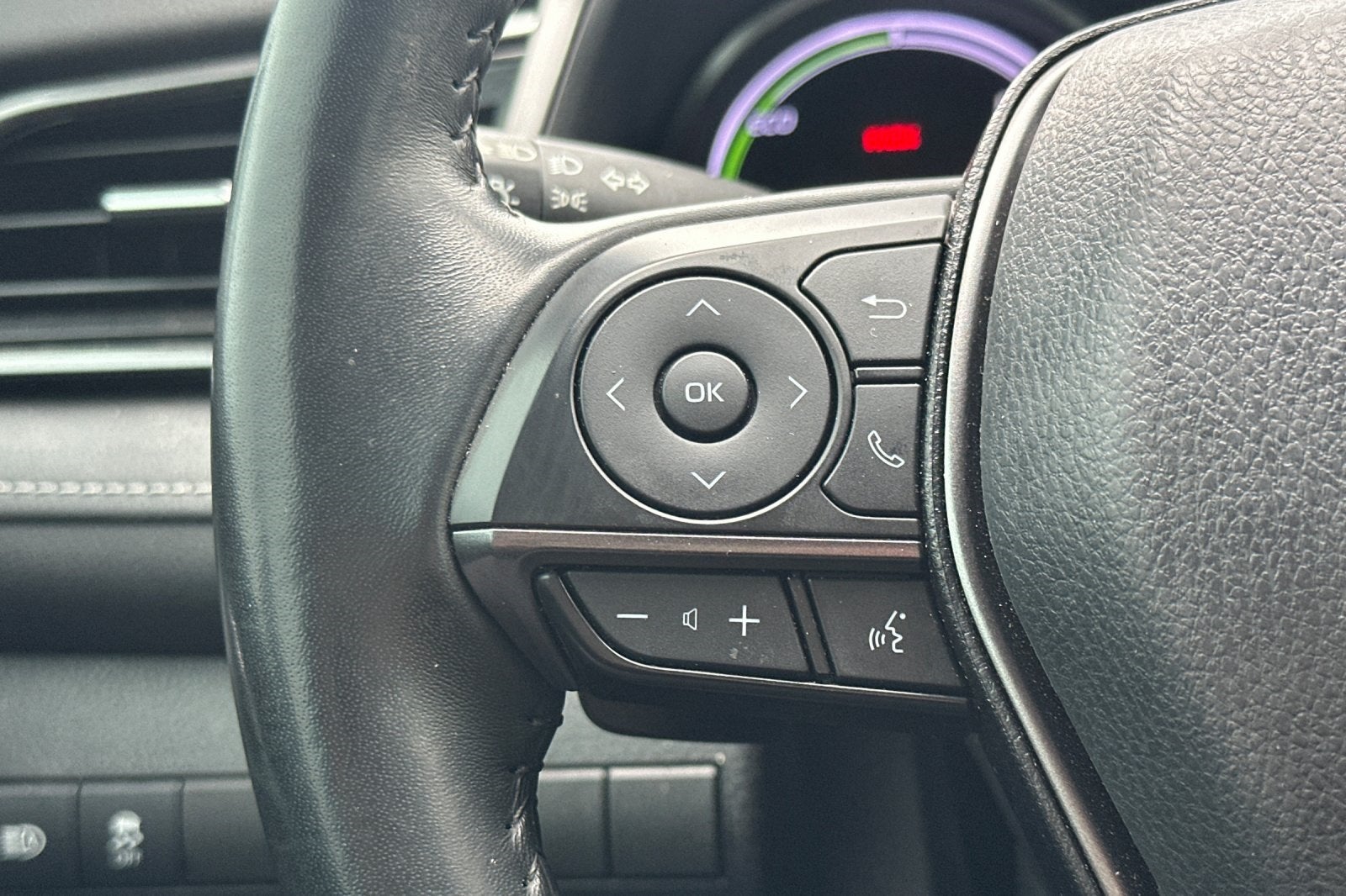 2022 Toyota Camry Hybrid SE