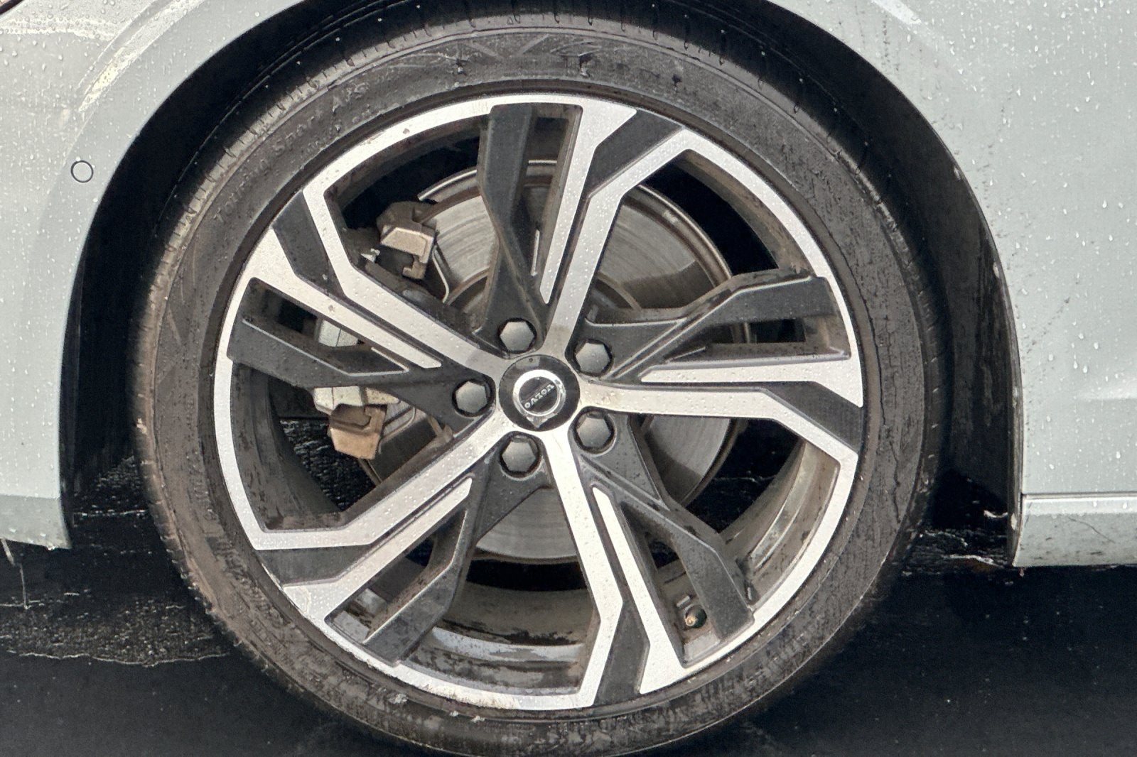 2024 Volvo S60 B5 Plus Dark Theme