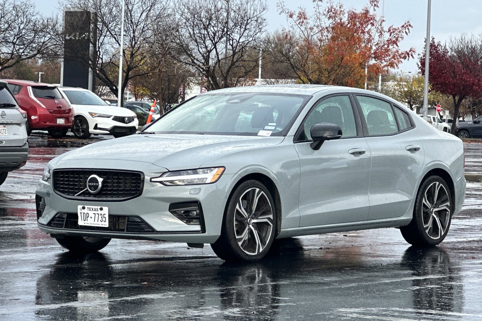 2024 Volvo S60 B5 Plus Dark Theme