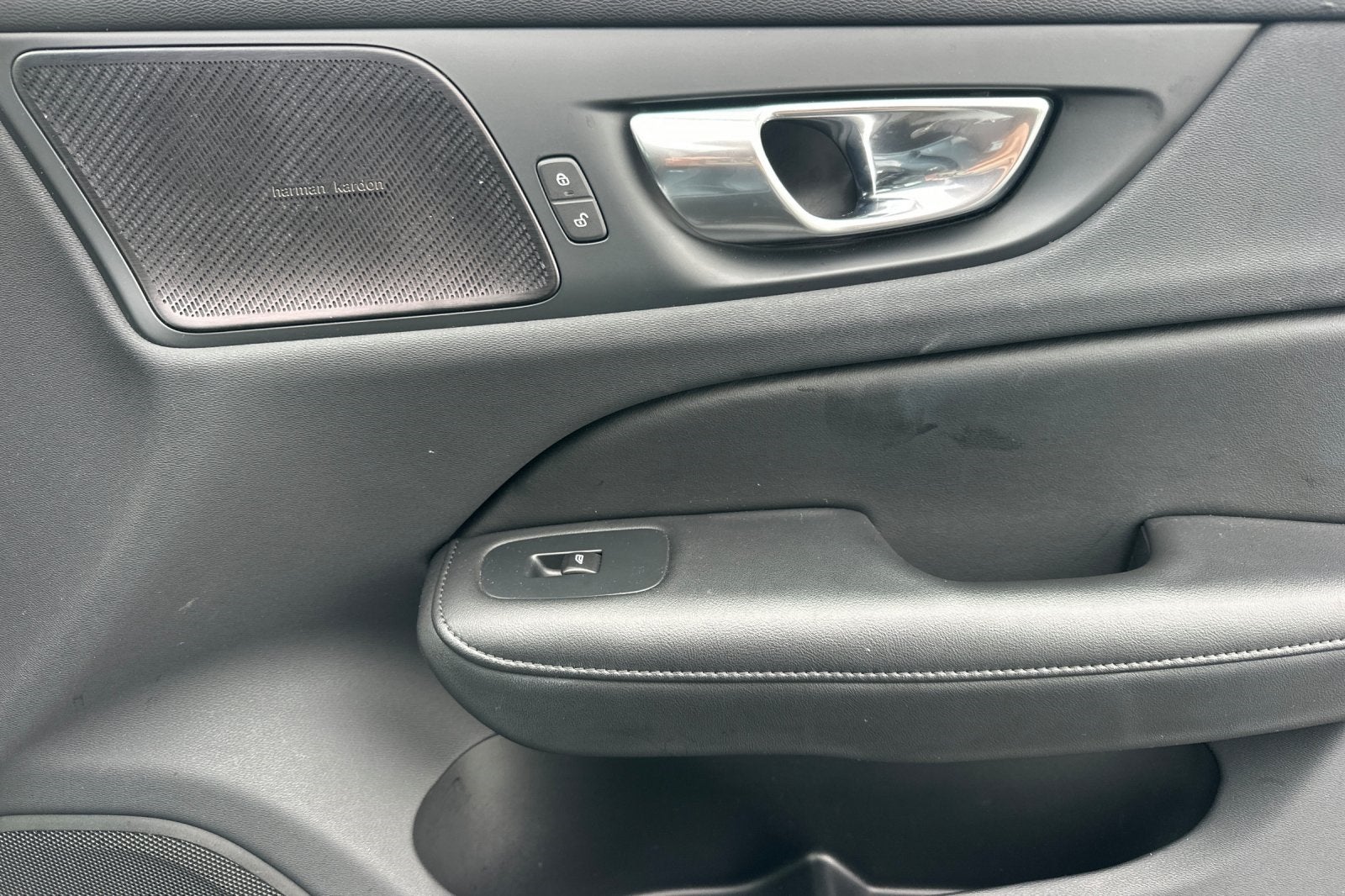 2024 Volvo S60 B5 Plus Dark Theme