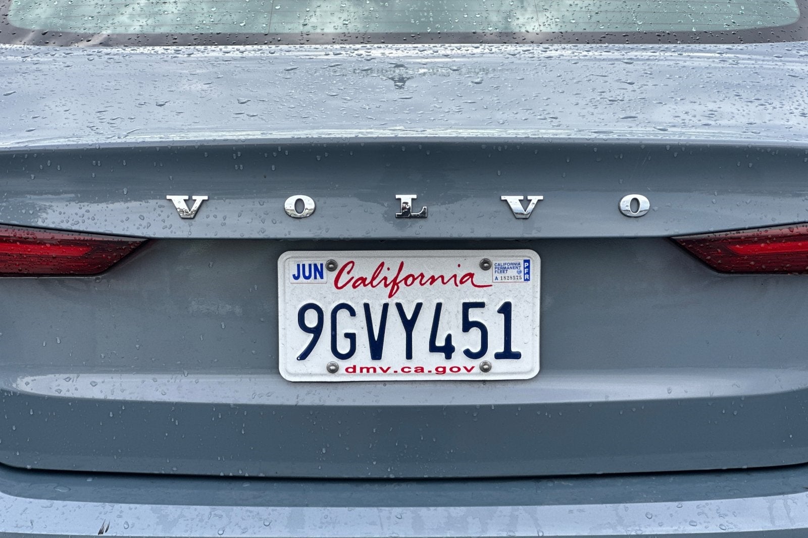 2024 Volvo S60 B5 Plus Dark Theme