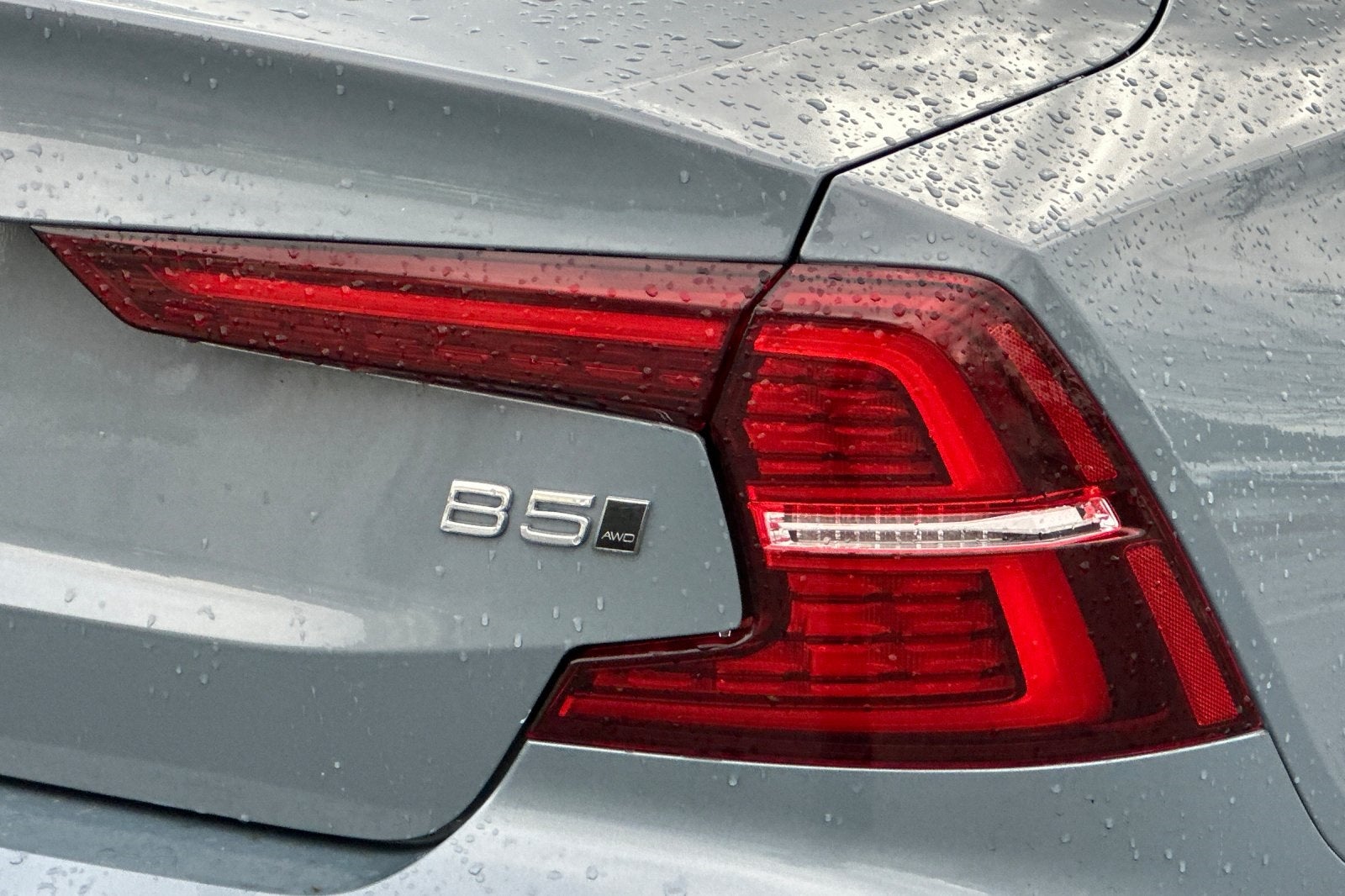 2024 Volvo S60 B5 Plus Dark Theme