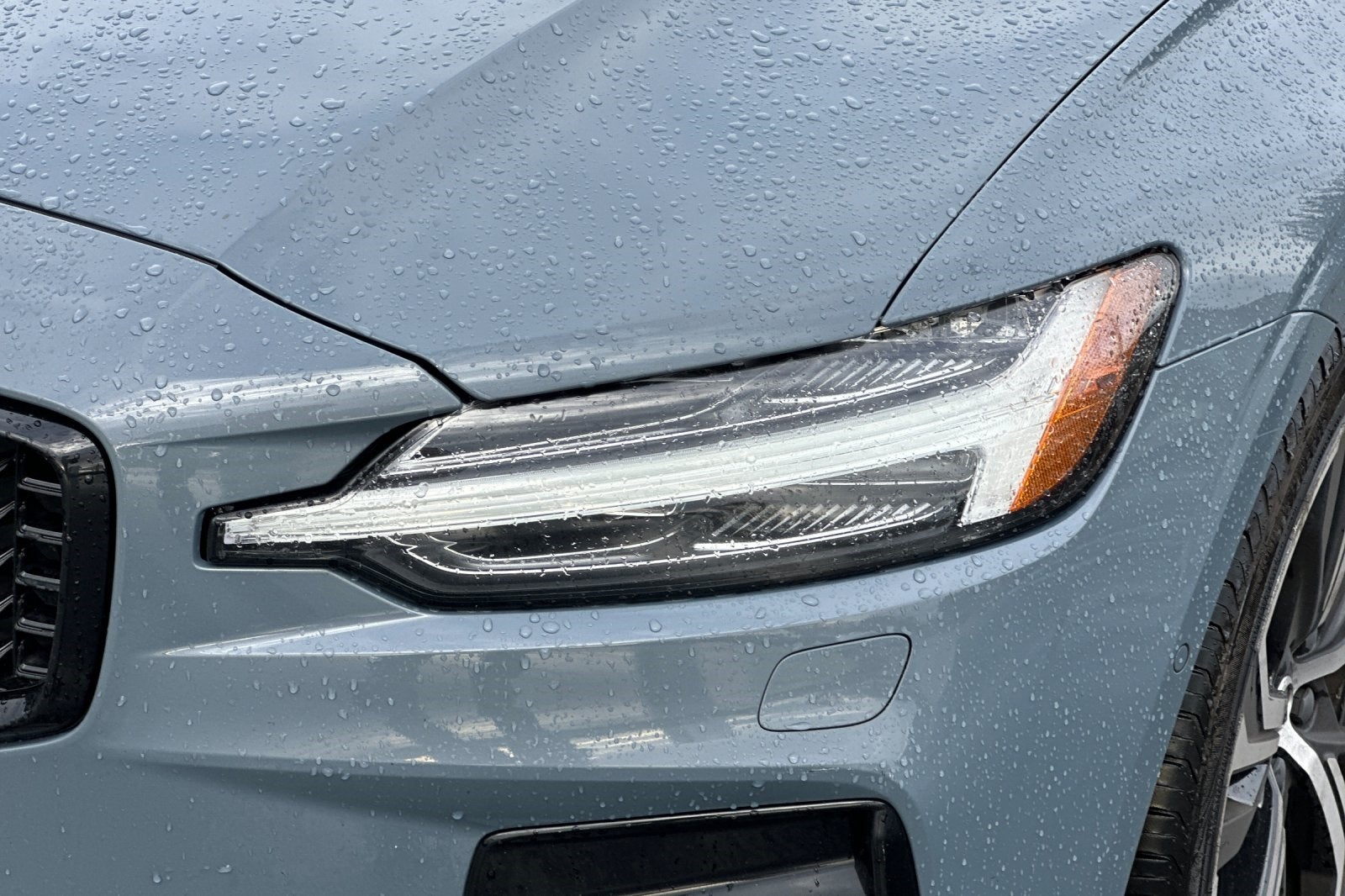 2024 Volvo S60 B5 Plus Dark Theme