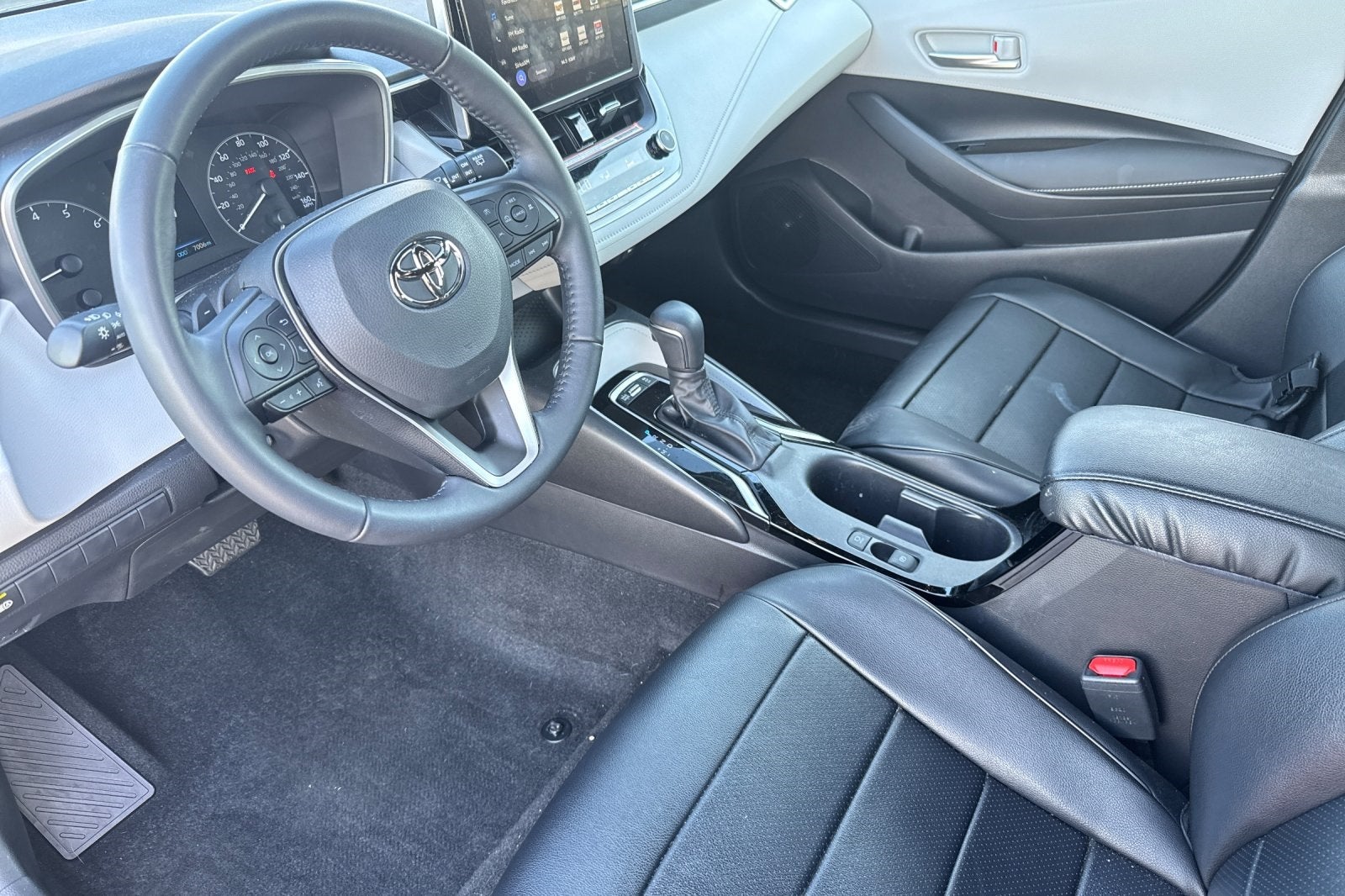 2025 Toyota Corolla Hatchback SE