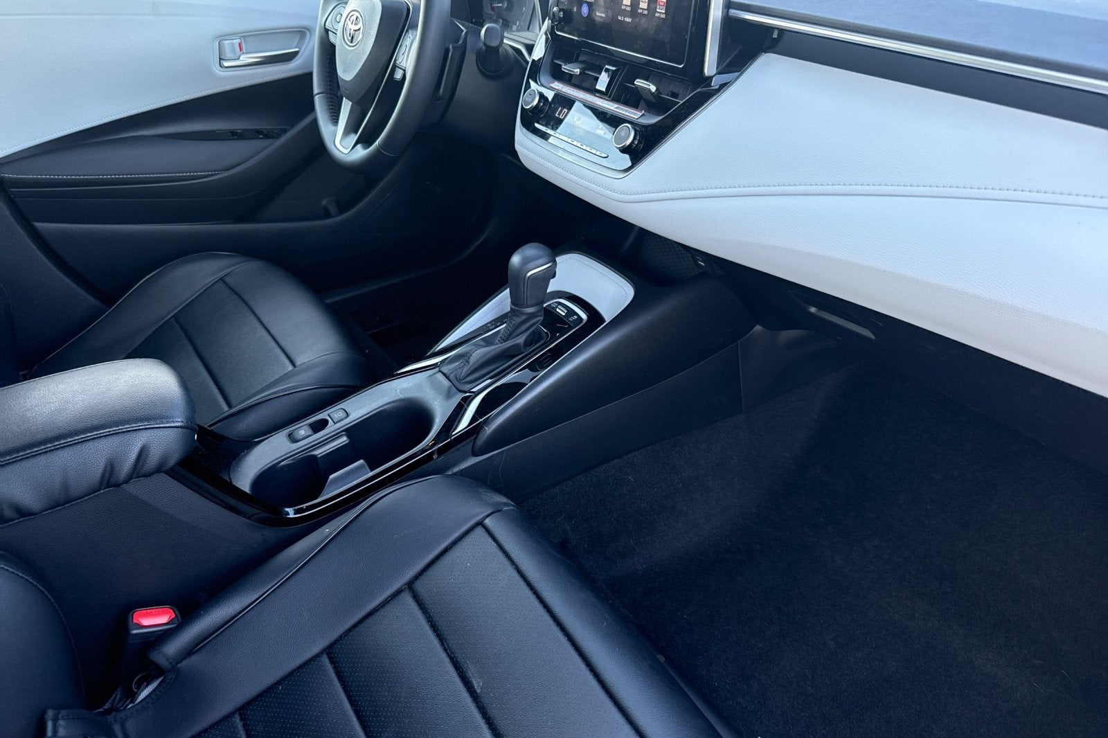 2025 Toyota Corolla Hatchback SE