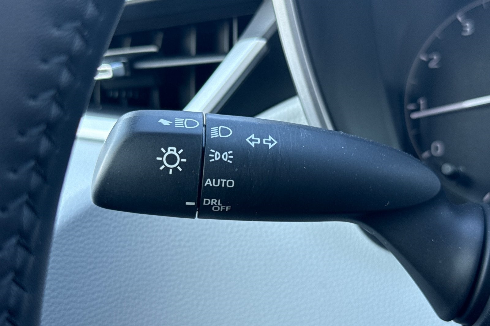 2025 Toyota Corolla Hatchback SE