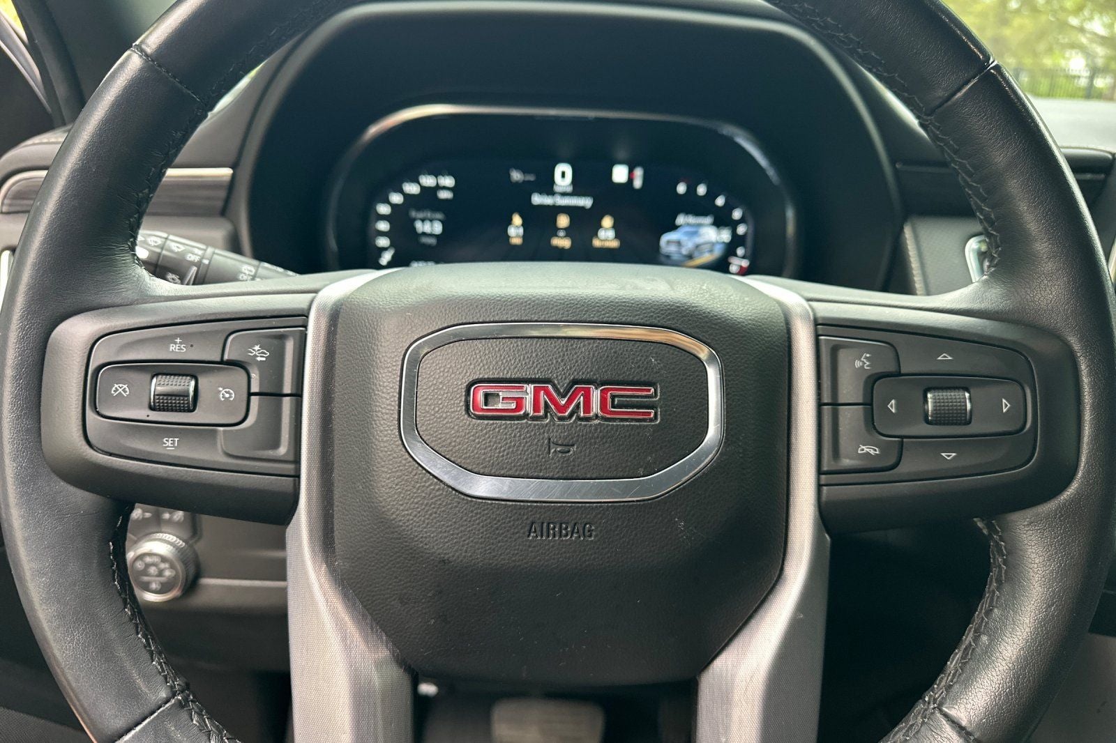 2023 GMC Yukon SLT
