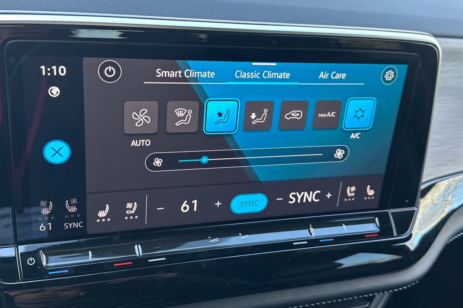 2024 Volkswagen Atlas Cross Sport 2.0T SE w/Technology