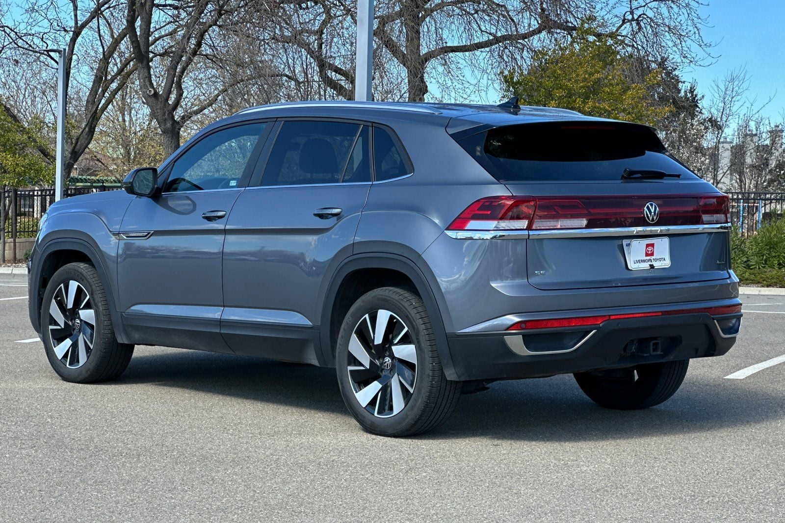 2024 Volkswagen Atlas Cross Sport 2.0T SE w/Technology