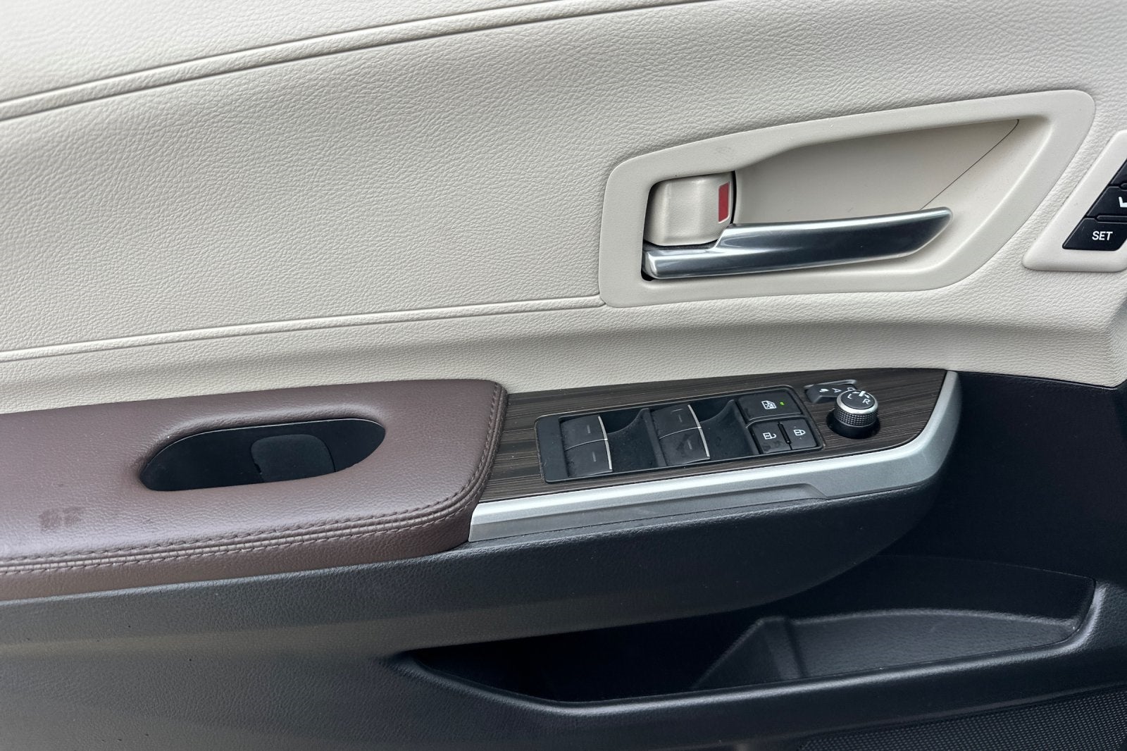 2023 Toyota Sienna Platinum 7 Passenger