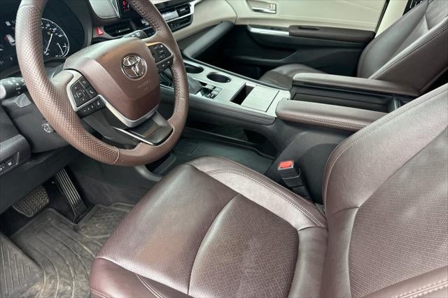 2023 Toyota Sienna Platinum 7 Passenger