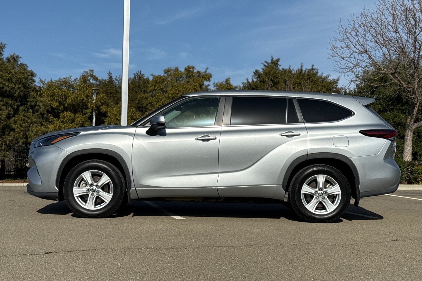 2025 Toyota Highlander LE
