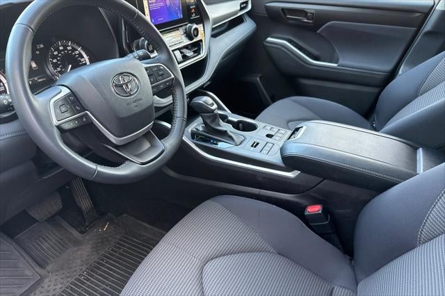 2025 Toyota Highlander LE