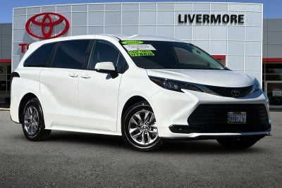 2026 Toyota Sienna LE 8 Passenger