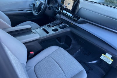 2026 Toyota Sienna LE 8 Passenger