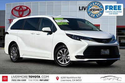 2026 Toyota Sienna LE 8 Passenger