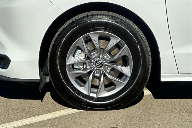 2026 Toyota Sienna LE 8 Passenger
