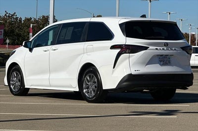 2026 Toyota Sienna LE 8 Passenger