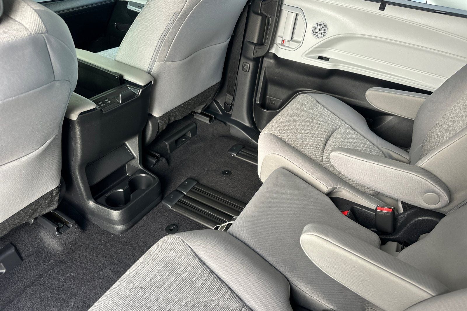 2026 Toyota Sienna LE 8 Passenger