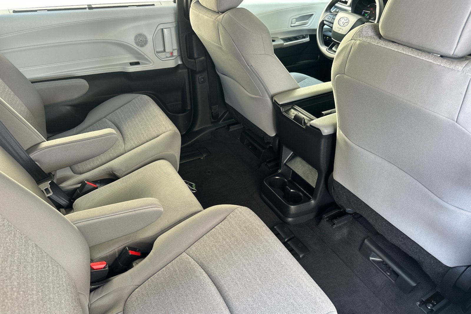 2026 Toyota Sienna LE 8 Passenger