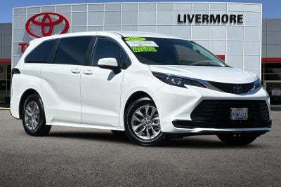 2026 Toyota Sienna LE 8 Passenger
