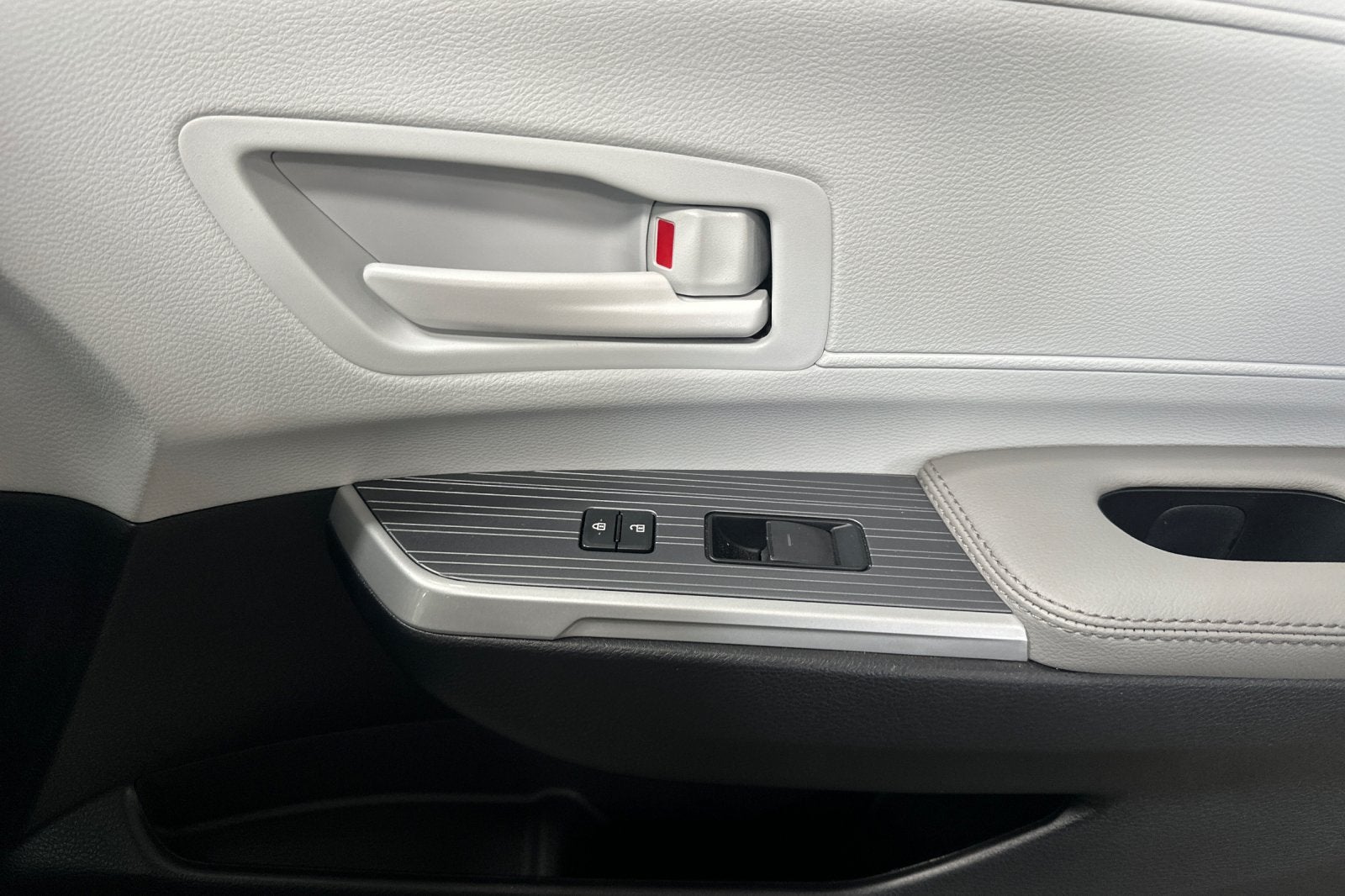 2026 Toyota Sienna LE 8 Passenger