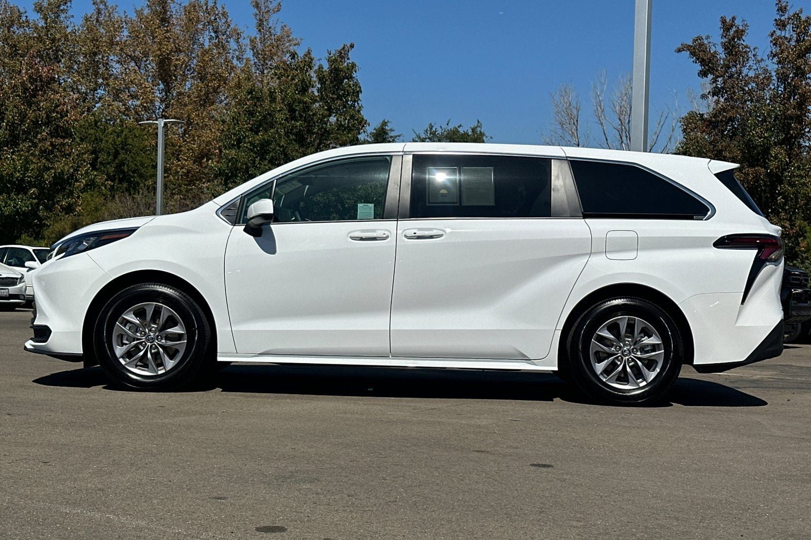 2026 Toyota Sienna LE 8 Passenger