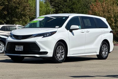 2026 Toyota Sienna LE 8 Passenger