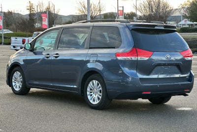 2013 Toyota Sienna XLE 8 Passenger