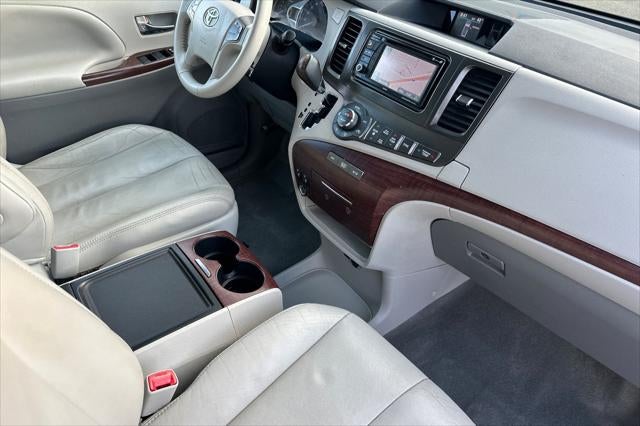2013 Toyota Sienna XLE 8 Passenger
