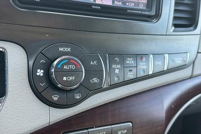 2013 Toyota Sienna XLE 8 Passenger