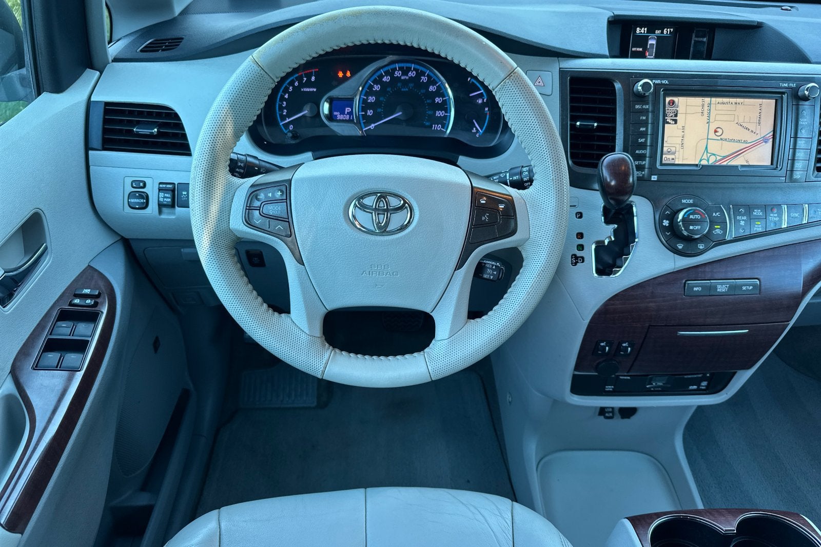 2013 Toyota Sienna XLE 8 Passenger