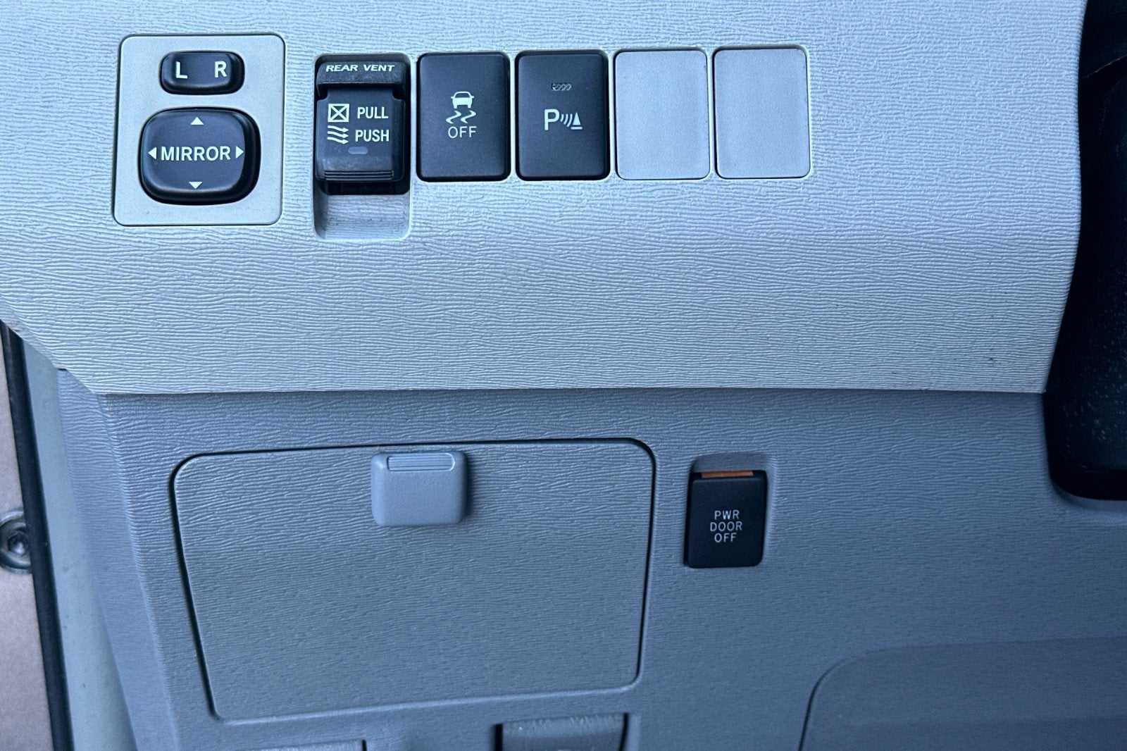 2013 Toyota Sienna XLE 8 Passenger