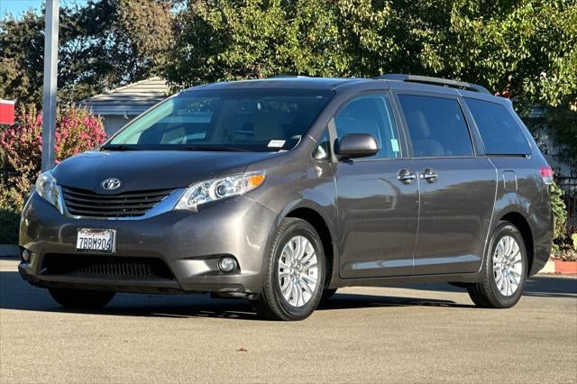 2013 Toyota Sienna XLE 8 Passenger