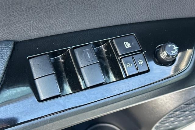 2022 Toyota Prius LE