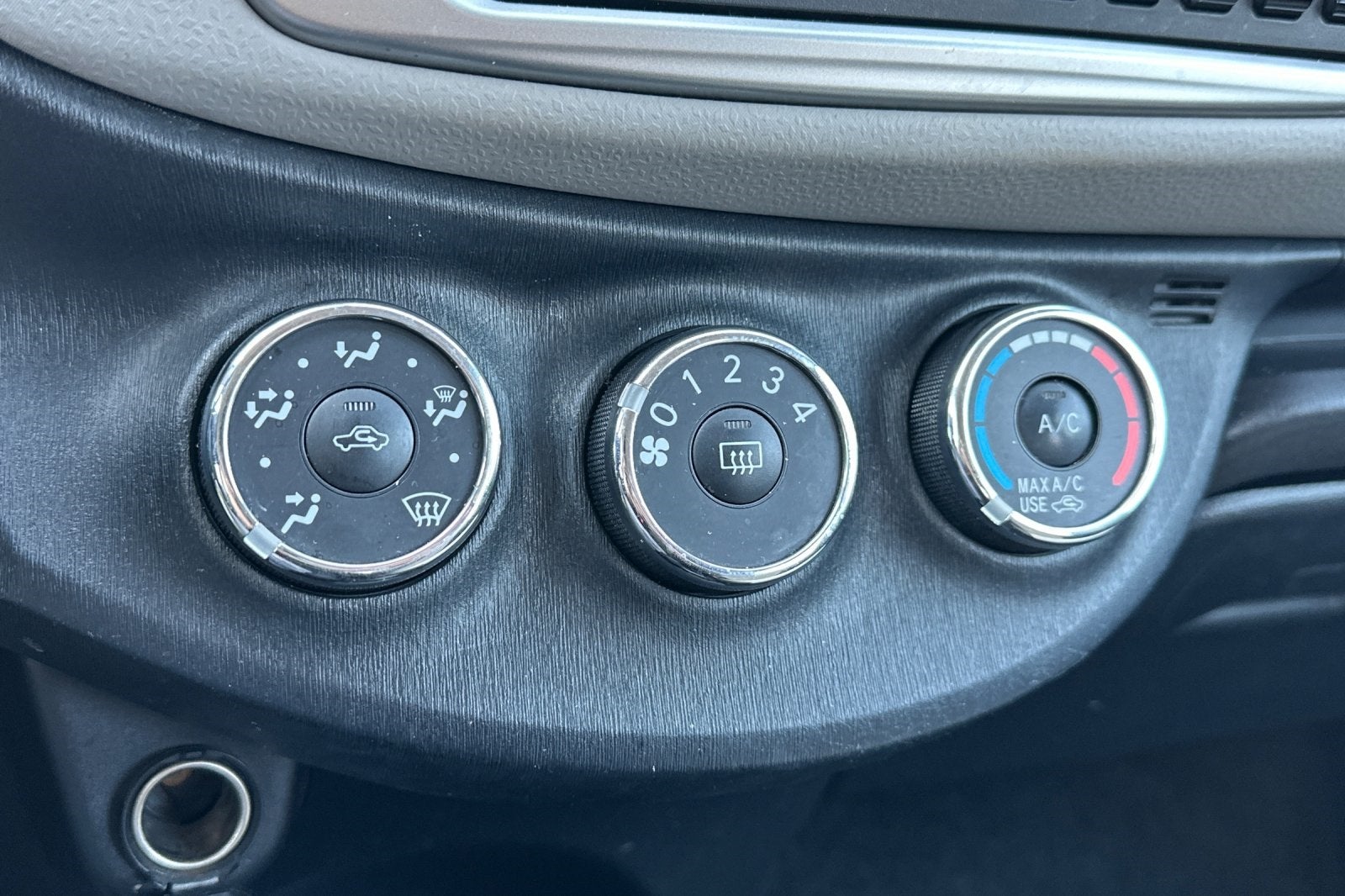 2013 Toyota Yaris LE