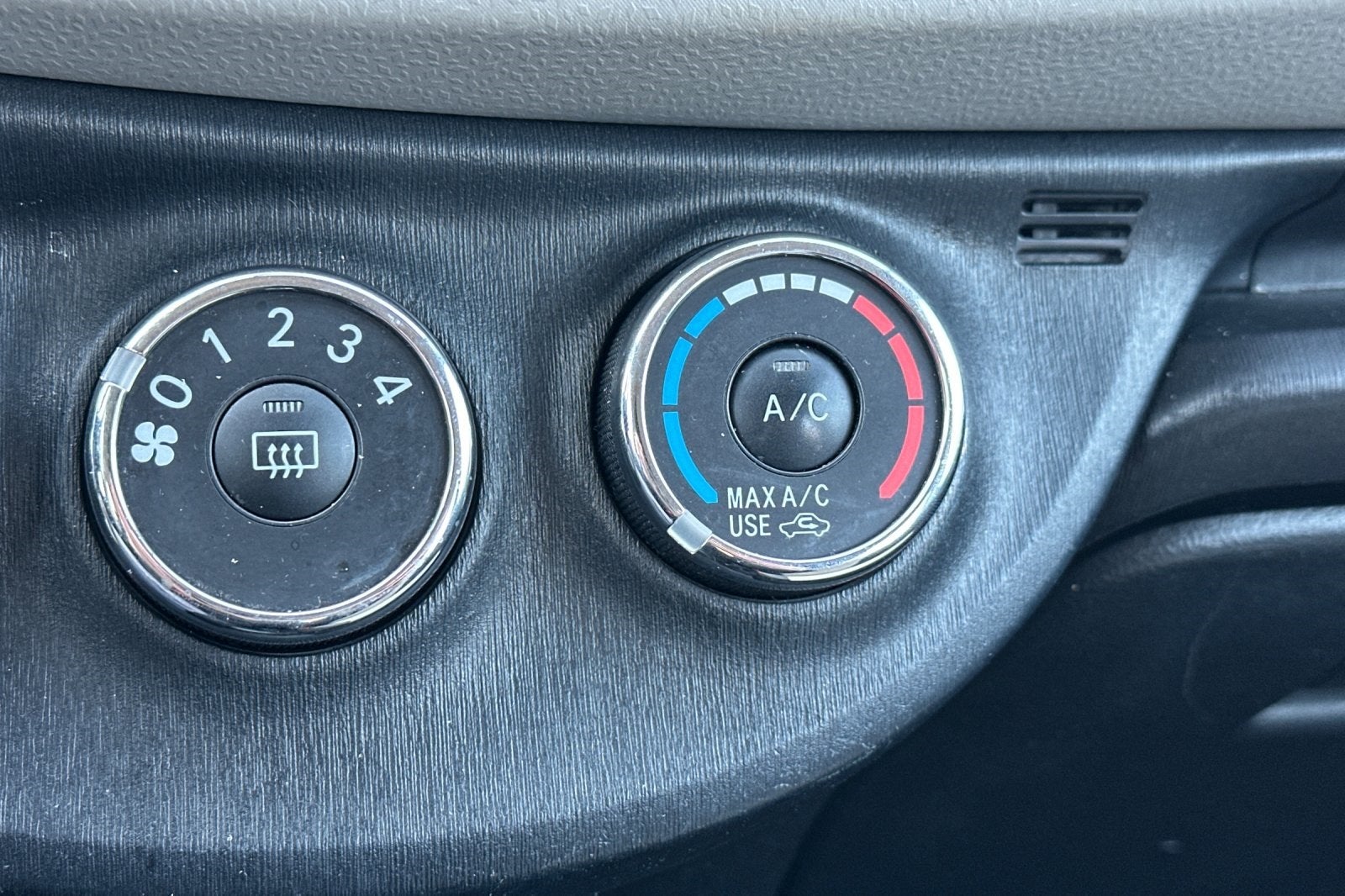 2013 Toyota Yaris LE