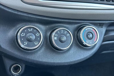 2013 Toyota Yaris LE