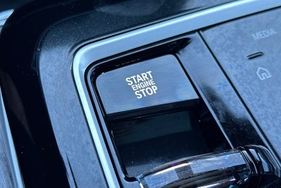 2025 BMW 7 Series 740i